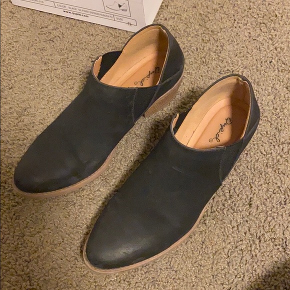 Qupid Black Ankle Booties - Picture 4 of 8